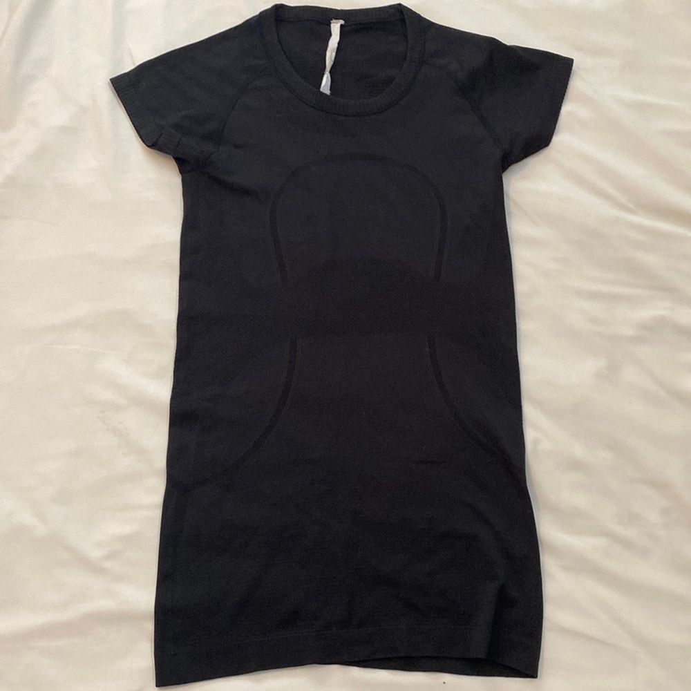 Lululemon T shirt. Size 4. Black